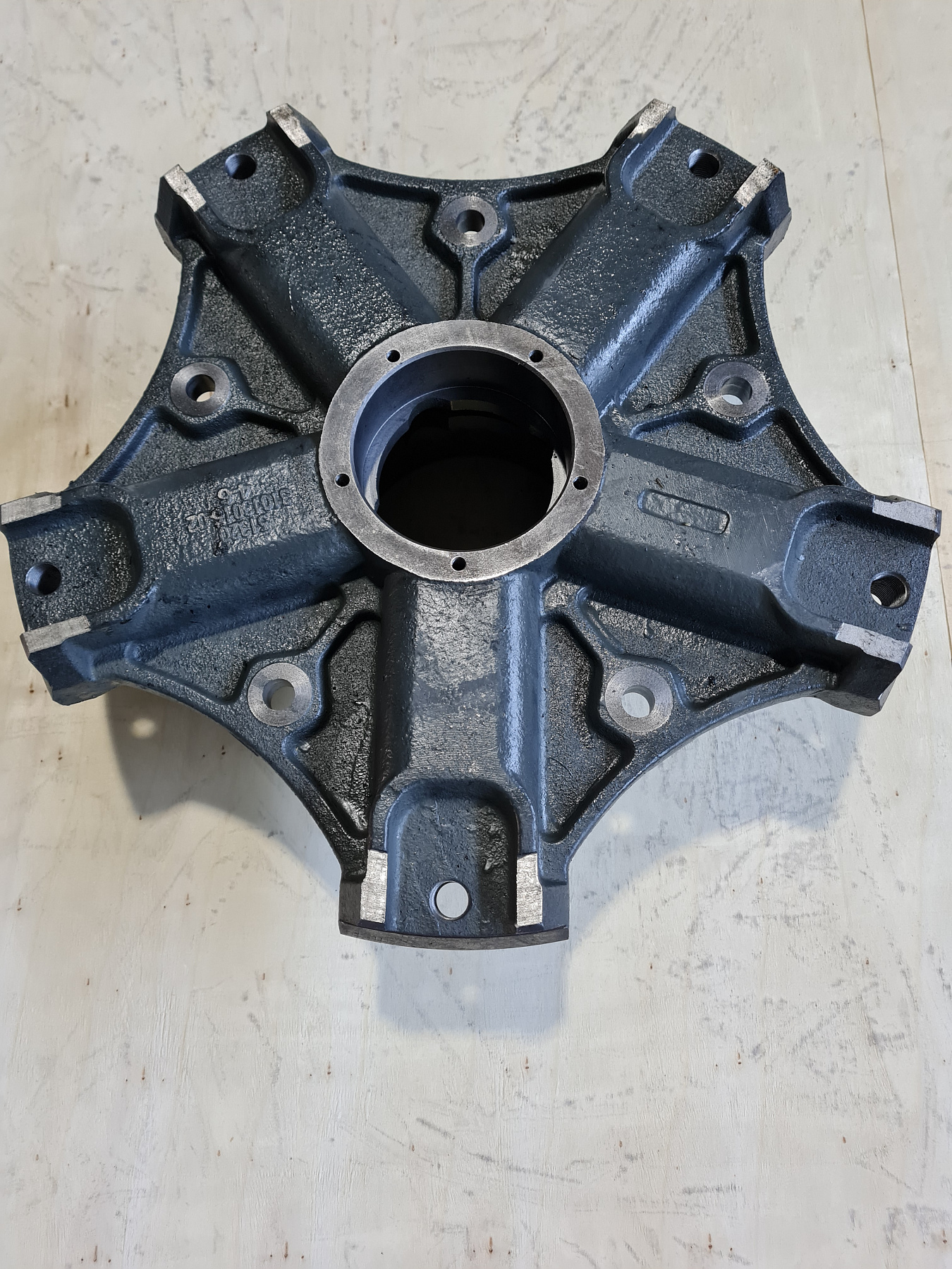 Ступица переднего колеса голая